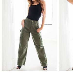 Cello Army Green High Rise Wide Leg Carpenter Jeans never worn! Size 3 Junior